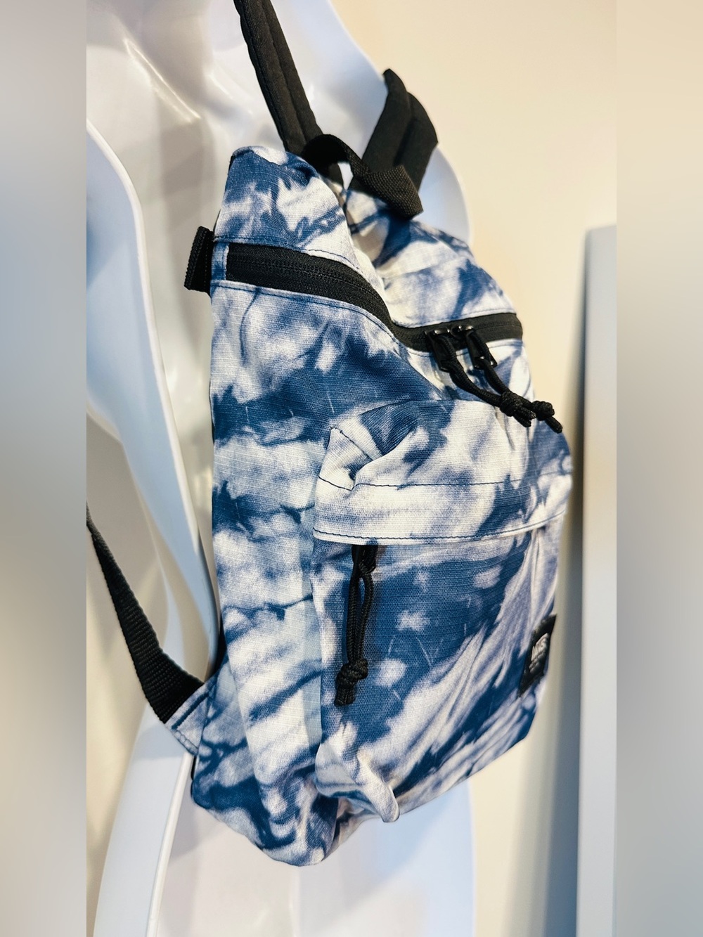 Vans "Off The Wall" Blue & White Tie Dye Backpack - Picture 5 of 9